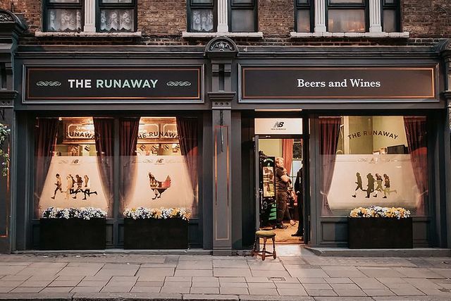 У закладі можна не лише випити пиво, а й потренуватися - фото 309441