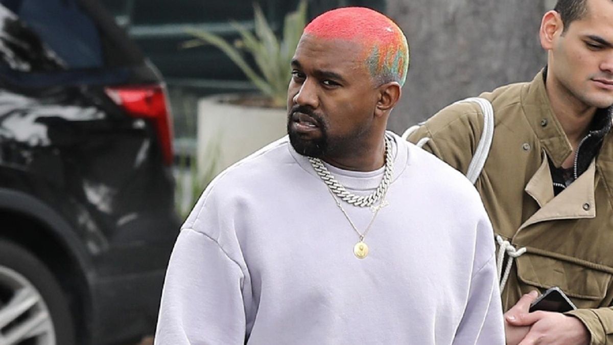 Яскравий настрій: Каньє Вест зробив оригінальну зачіску