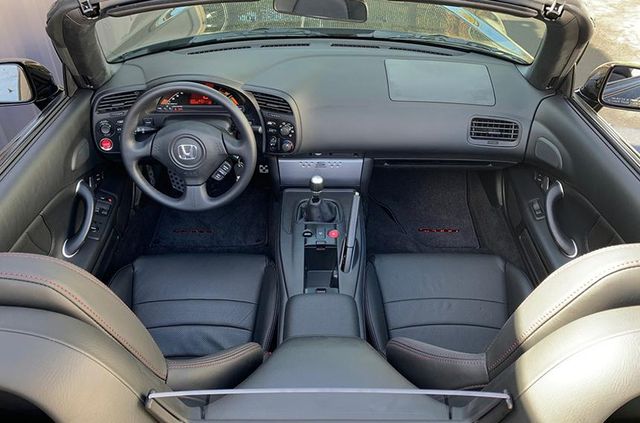 Майже без пробігу: родстер Honda S2000 виставили на продаж - фото 309604
