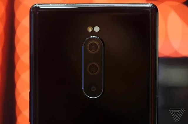Sony представила потужний смартфон Xperia 1 - фото 309818