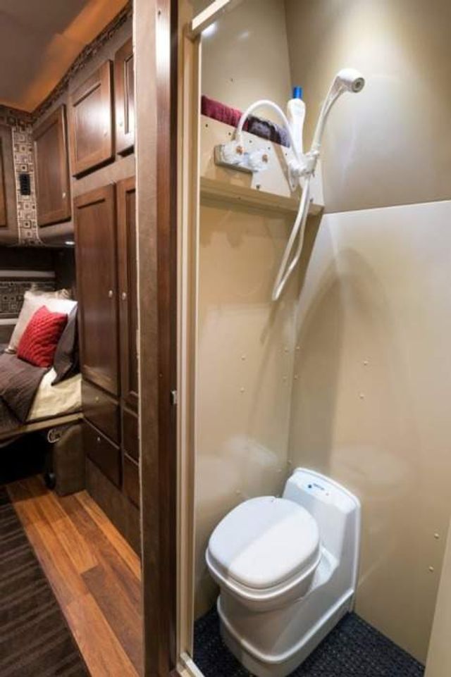 Як виглядають фургони американських далекобійників - фото 309927