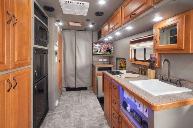 Як виглядають фургони американських далекобійників - фото 309931