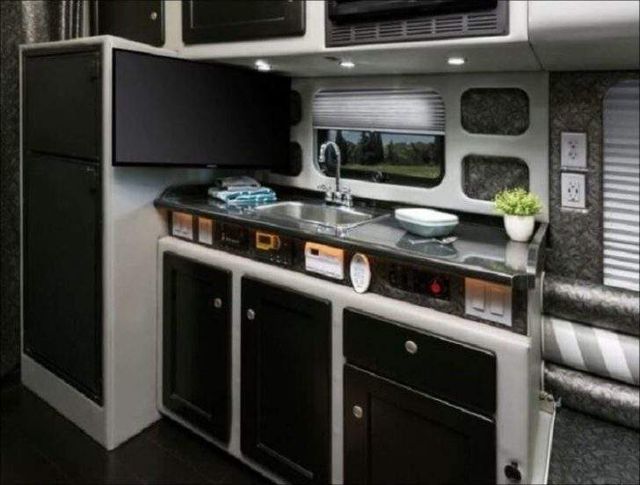 Як виглядають фургони американських далекобійників - фото 309932