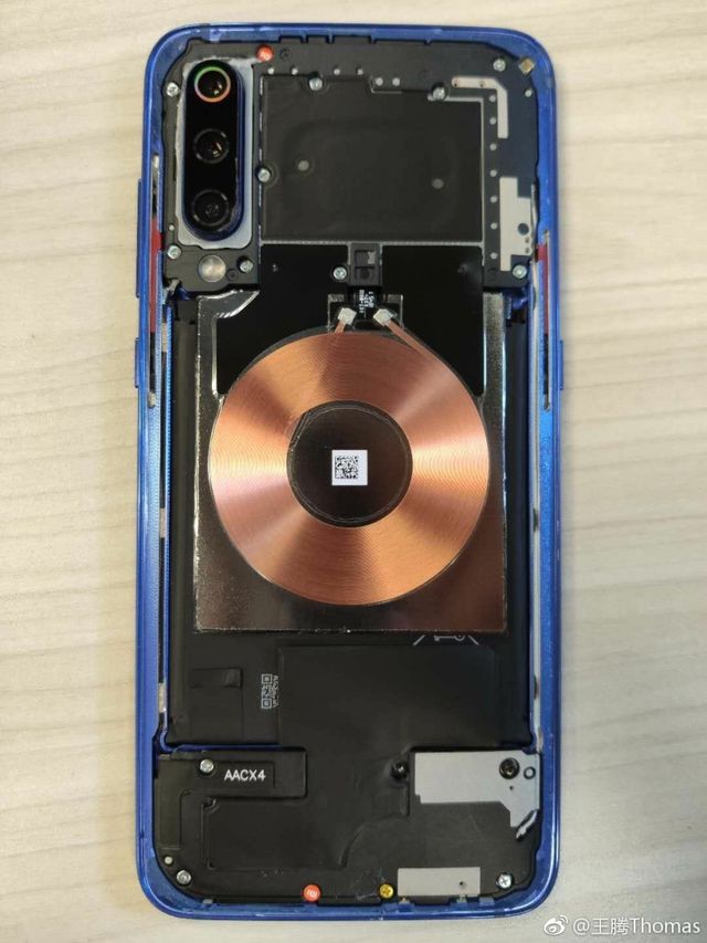Фахівці розглянули нутрощі топового Xiaomi Mi9 - фото 309975