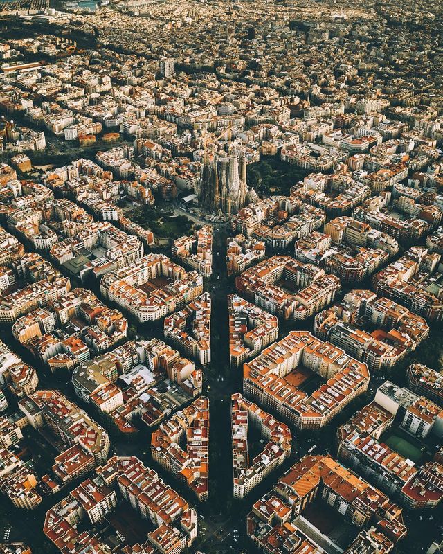 Міста світу з висоти пташиного польоту: яскраві фото мандрівника - фото 310035