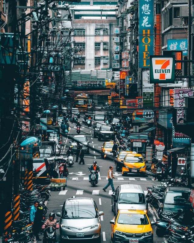 Міста світу з висоти пташиного польоту: яскраві фото мандрівника - фото 310044