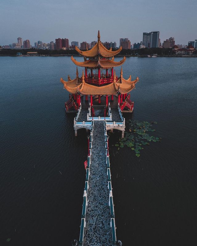 Міста світу з висоти пташиного польоту: яскраві фото мандрівника - фото 310045