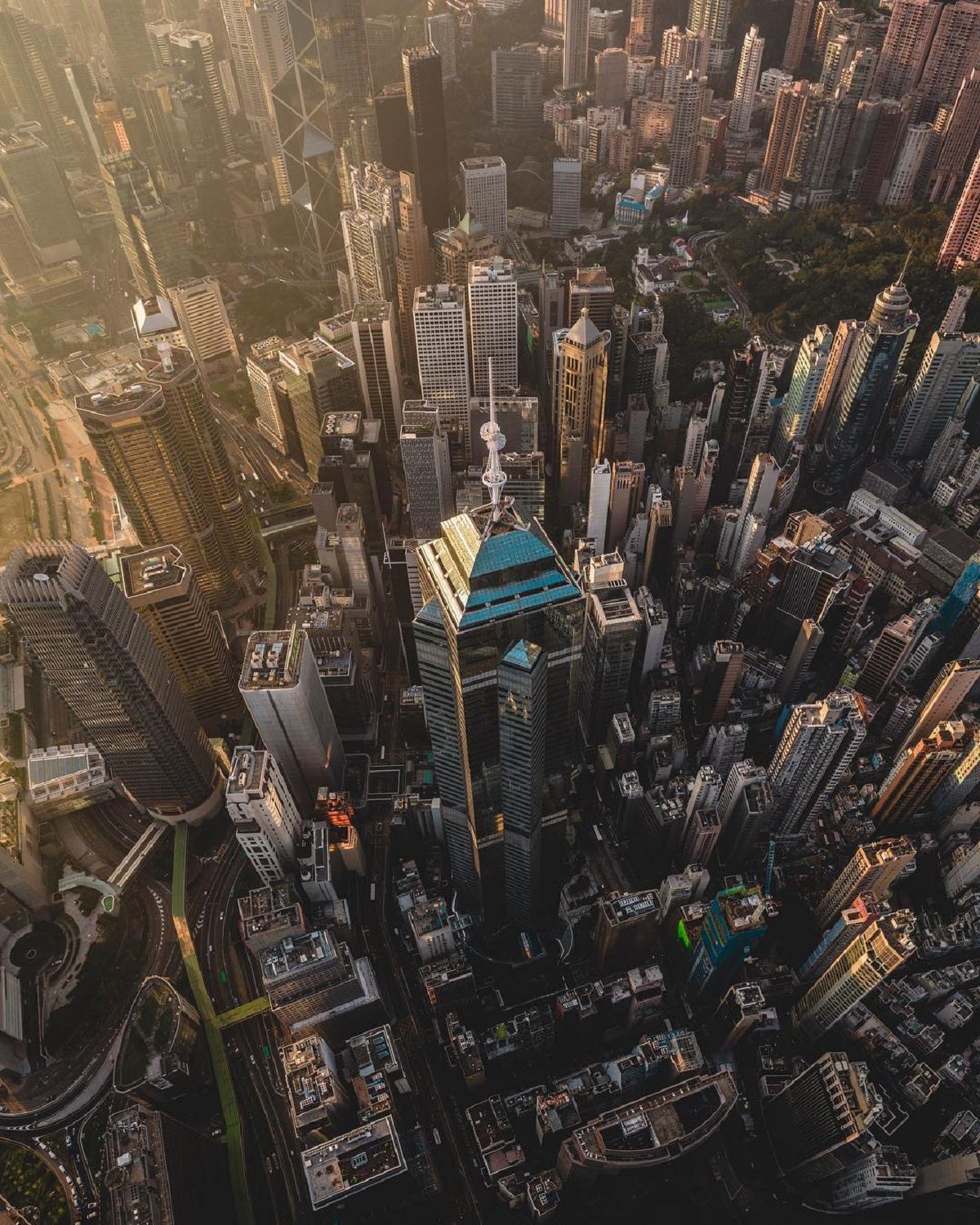 Міста світу з висоти пташиного польоту: яскраві фото мандрівника