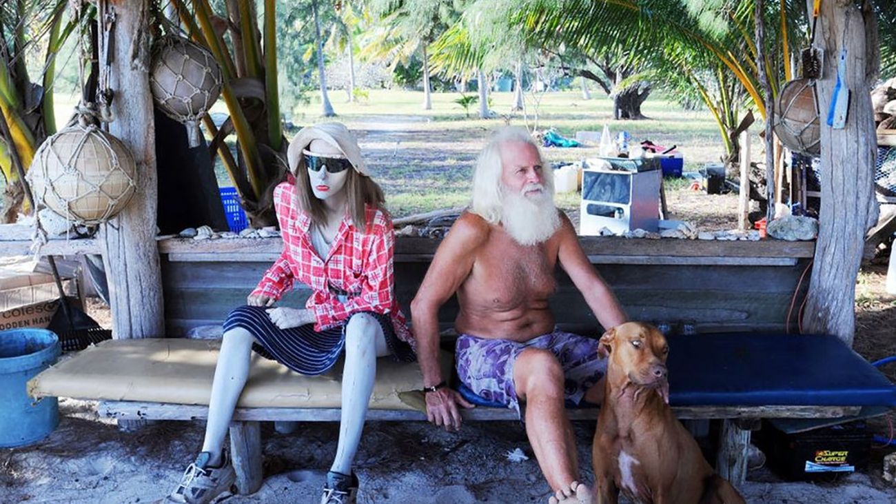 Сучасний Робінзон: мільйонер вже 26 років живе на безлюдному острові