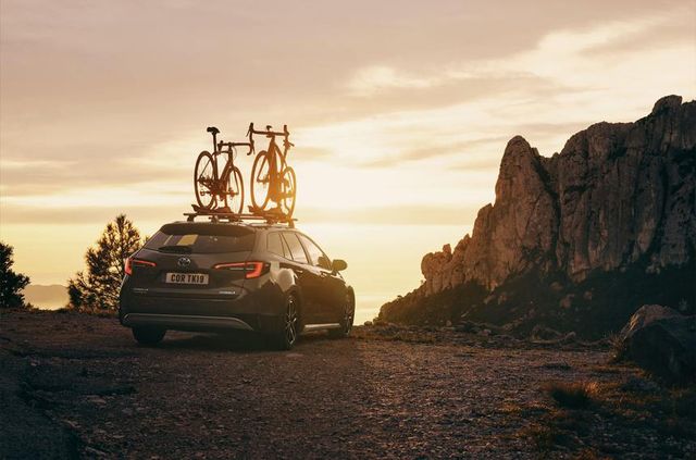 Toyota Corolla отримала спортивну та крос-версію - фото 310197