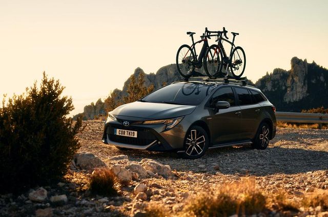 Toyota Corolla отримала спортивну та крос-версію - фото 310201