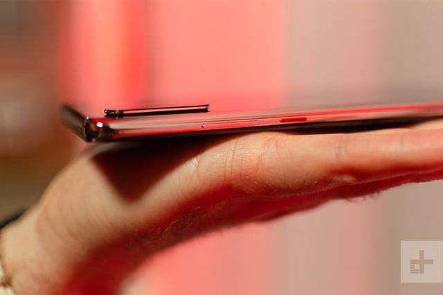 Топовий смартфон Huawei P30 показали на живих фото - фото 310262