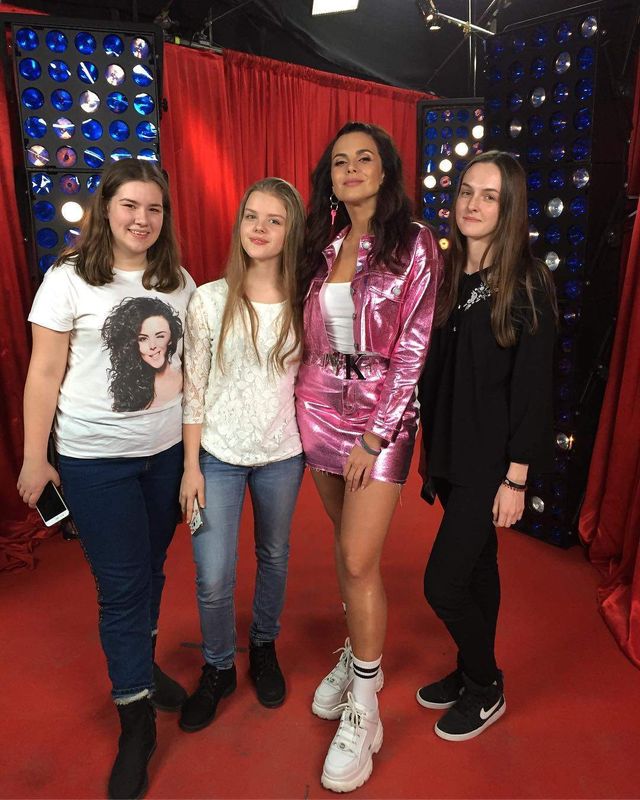 Настя Каменських похвалилася стрункими ніжками у міні - фото 310535