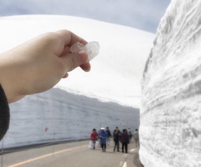 Як виглядає сніговий коридор у Японії: ефектні кадри - фото 310774