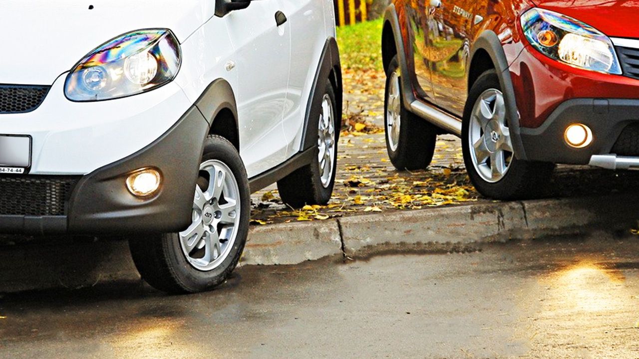 Як припаркуватися, не зачепивши бампером бордюр