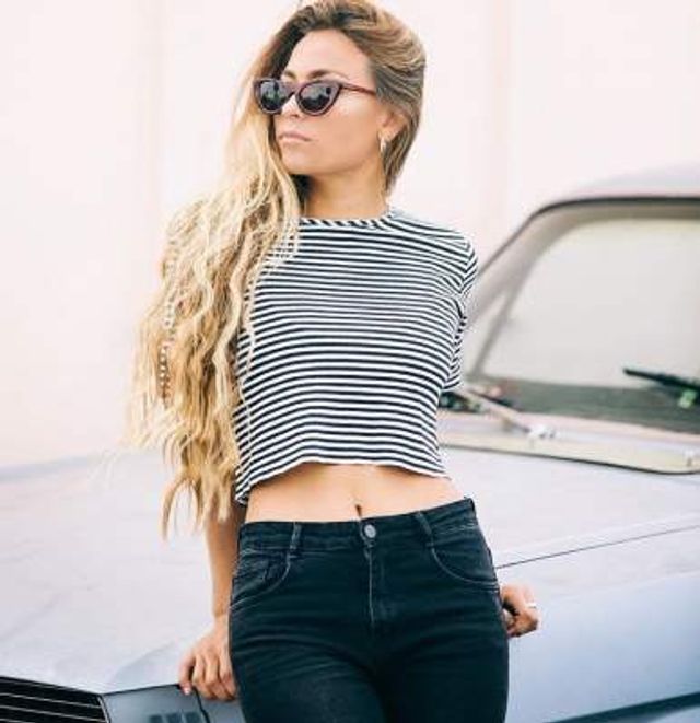 Мережу підкорила сексуальна красуня-серфінгістка - фото 310968