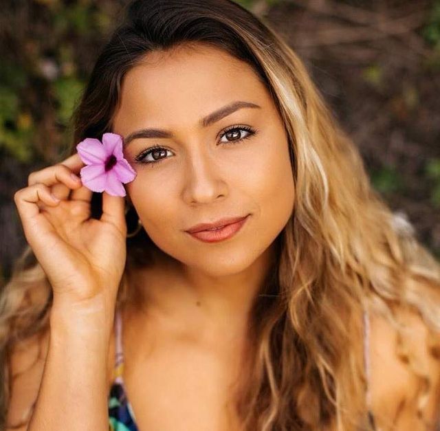 Мережу підкорила сексуальна красуня-серфінгістка - фото 310972