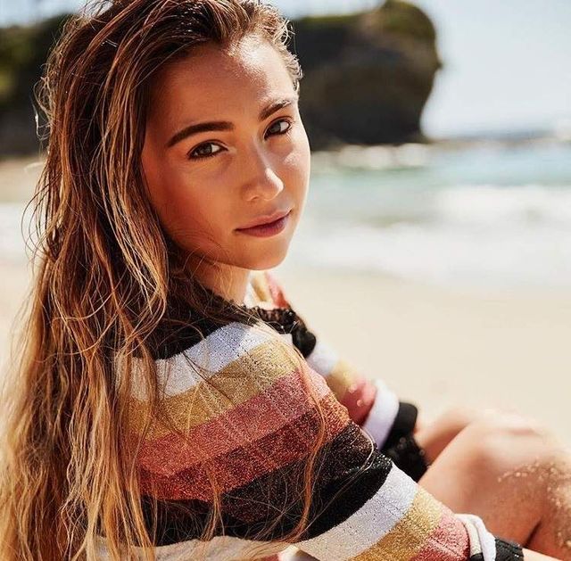 Мережу підкорила сексуальна красуня-серфінгістка - фото 310974