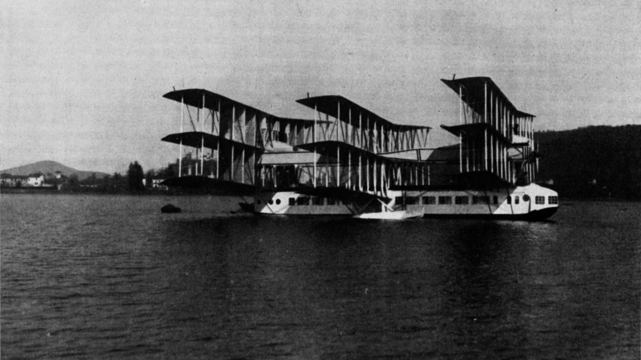 Так виглядає найбільший в історії літак