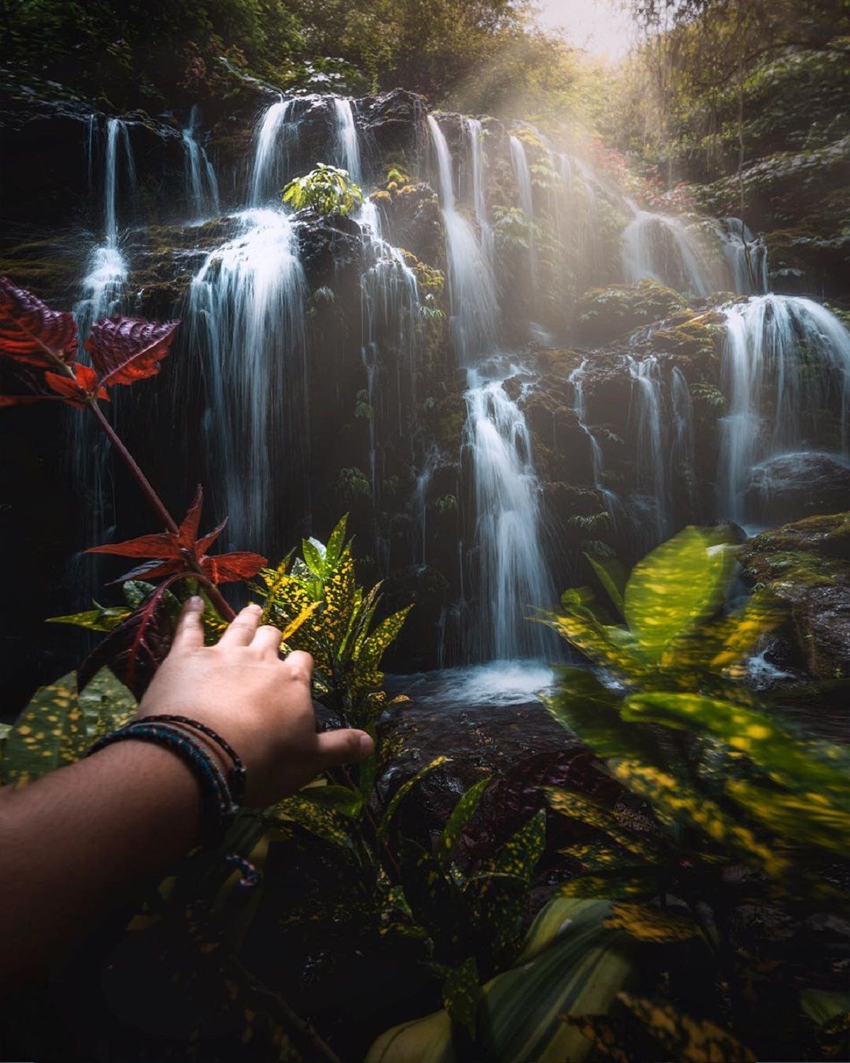 Захопливі подорожі індонезійського фотографа: яскраві кадри