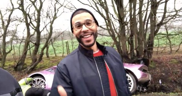 У Лондоні знайшли покинутий Lamborghini: суперкар просто залишили після ДТП - фото 311311