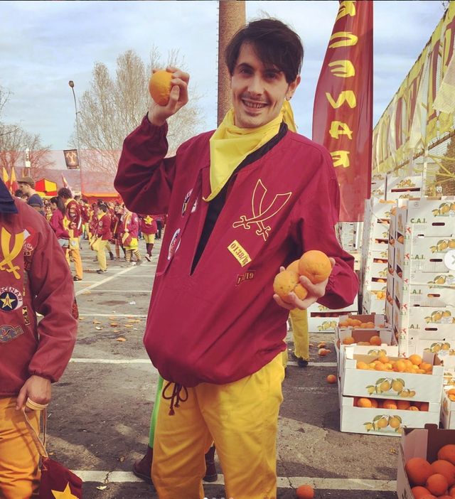 Битва апельсинів: фоторепортаж з традиційного свята в Італії - фото 311607