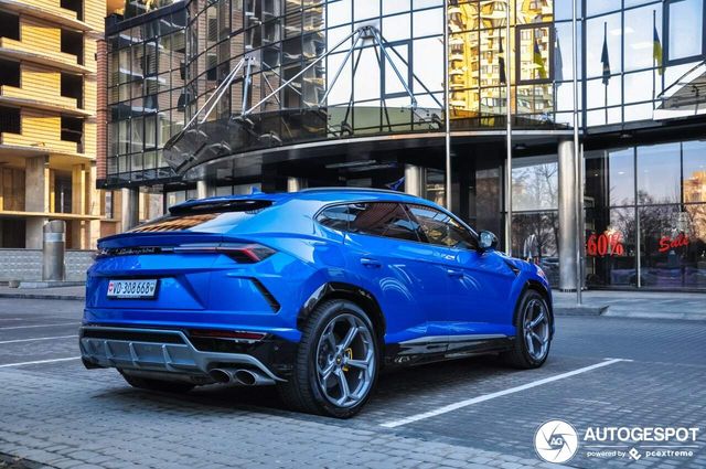 У Києві бачили рідкісний Lamborghini Urus: він прекрасний - фото 311765