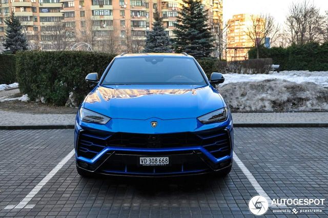 У Києві бачили рідкісний Lamborghini Urus: він прекрасний - фото 311766