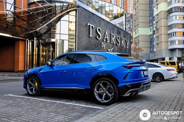 У Києві бачили рідкісний Lamborghini Urus: він прекрасний - фото 311768