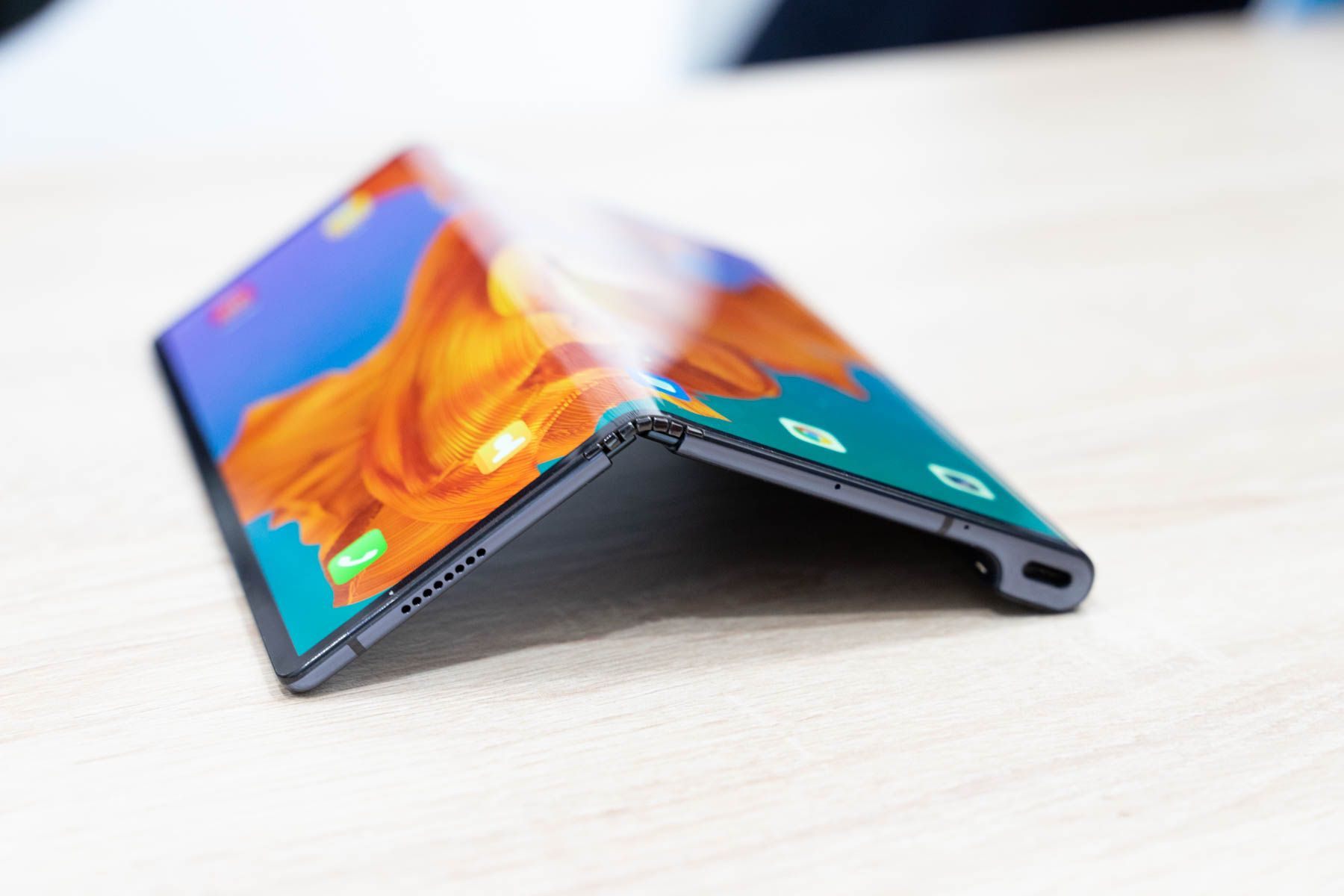 Екрани гнучких смартфонів дуже легко пошкодити - фото 1