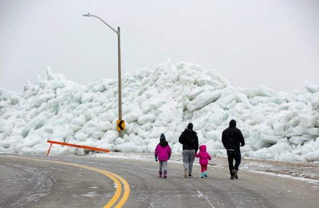 У США озеро перетворилося на снігову брилу - фото 311856