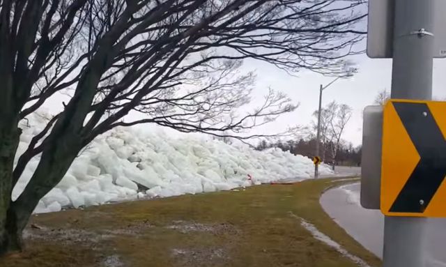 У США озеро перетворилося на снігову брилу - фото 311862