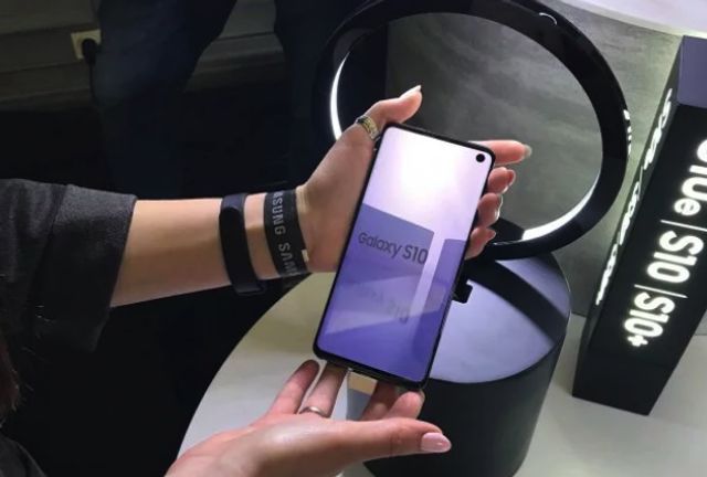 Samsung Galaxy S10 офіційно представили в Україні - фото 312187