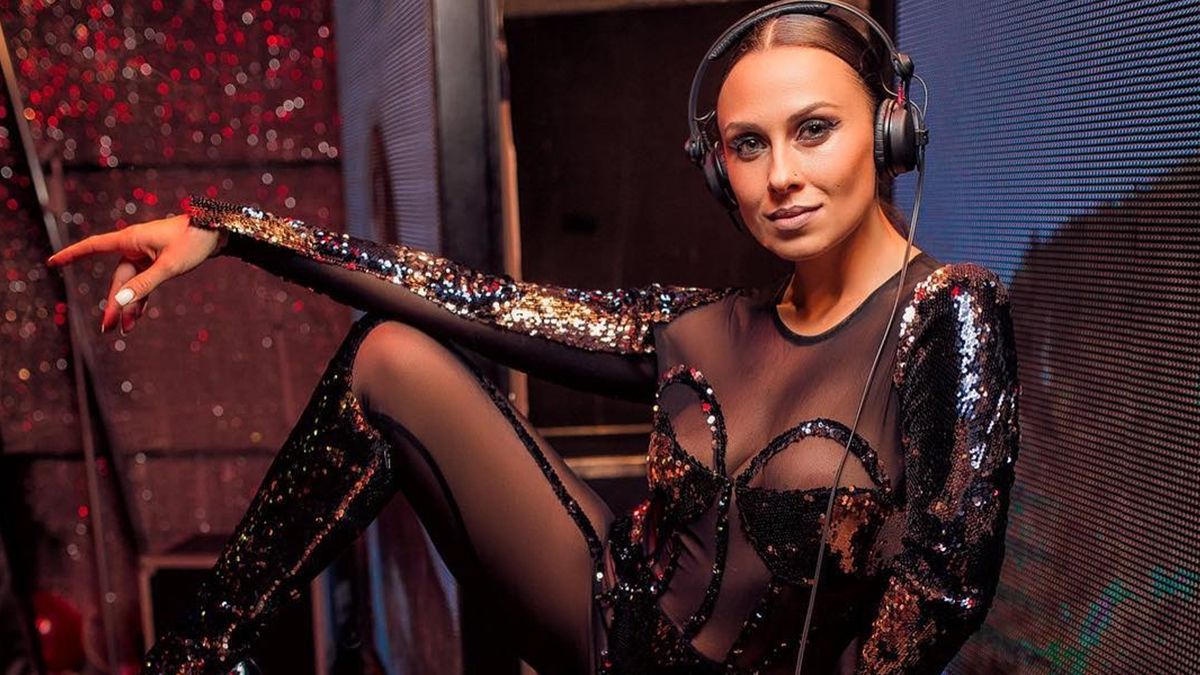 Зірка Танців з зірками оголила груди в гарячій фотосесії