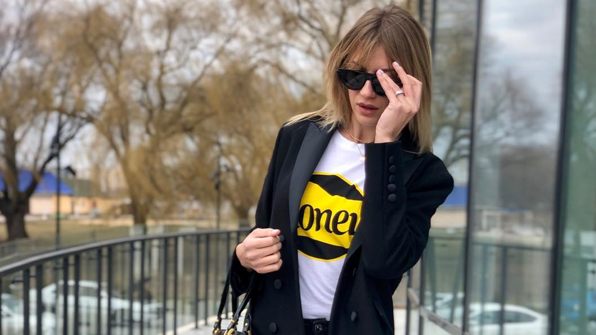 Леся Нікітюк розбурхала мережу пікантним знімком на 8 березня