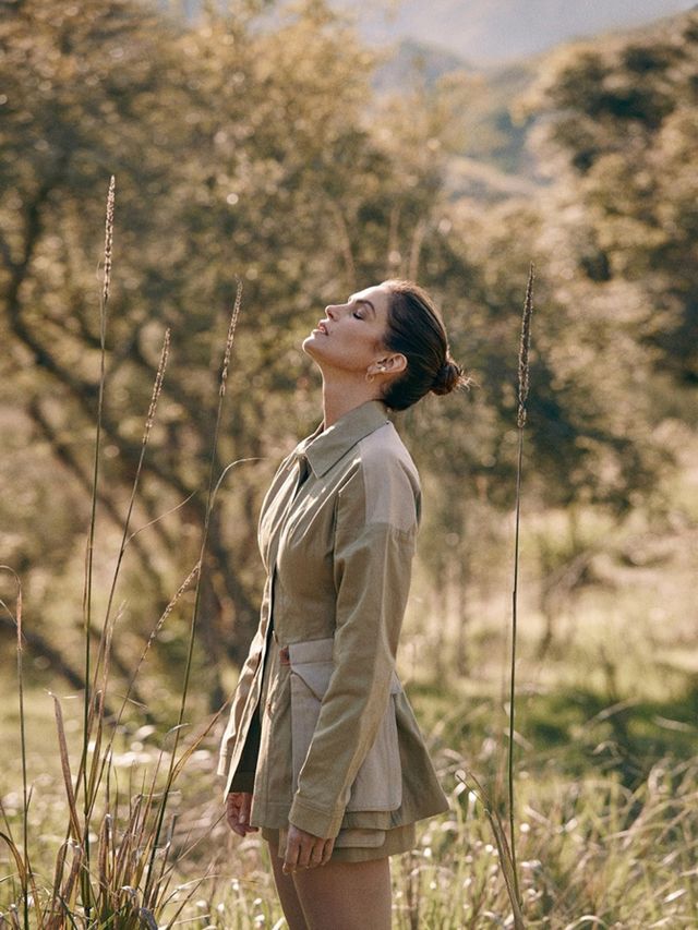 Спокусливе сафарі: Сінді Кроуфорд знялася в спекотній фотосесії - фото 312966