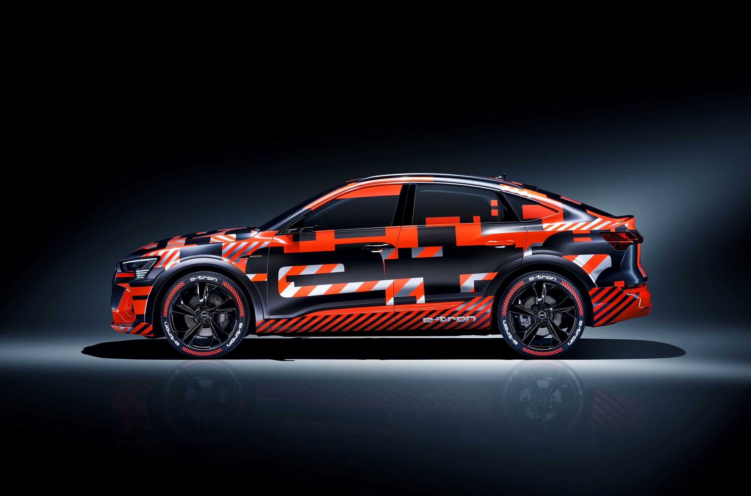 Компанія Audi показала прототип e-tron Sportback - фото 1