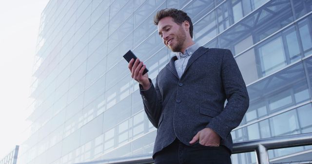 Гаджети негативно впливають на здоров'я хребта - фото 313024