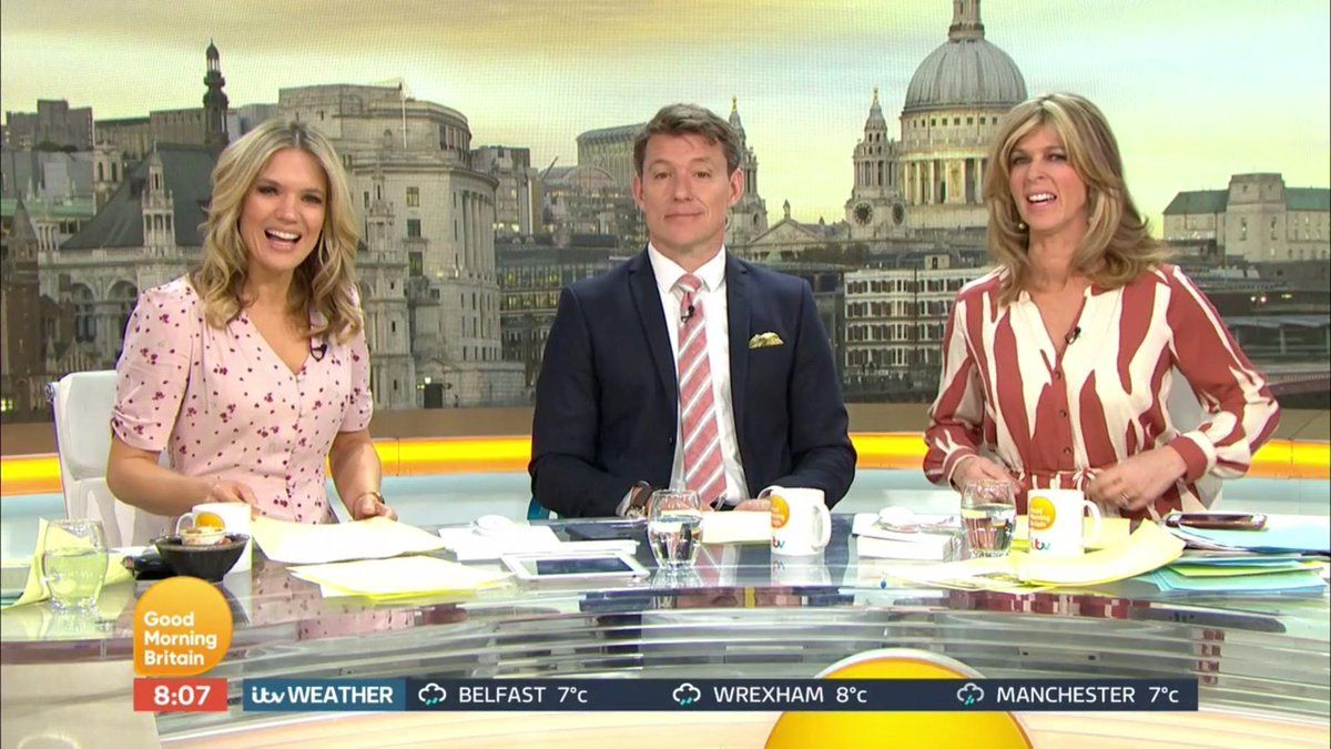 Телеведучу затролили за дивний принт на платті: фотофакт