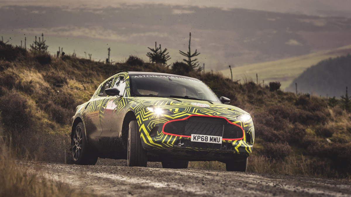 Aston Martin DBX випробували за полярним колом - фото 1