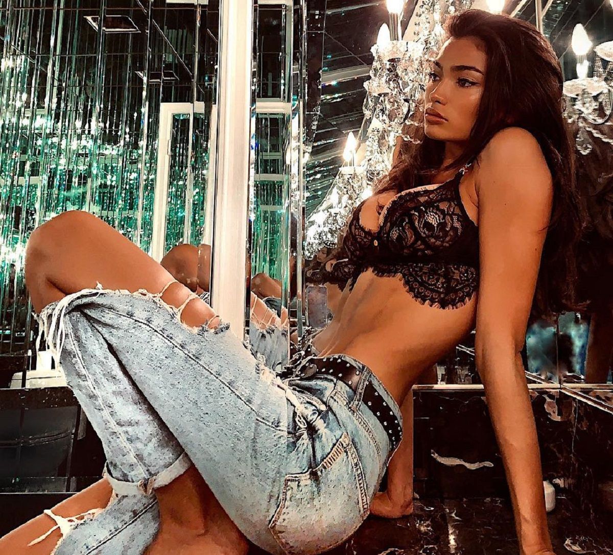 Келлі Гейл показала сталевий прес - фото 1