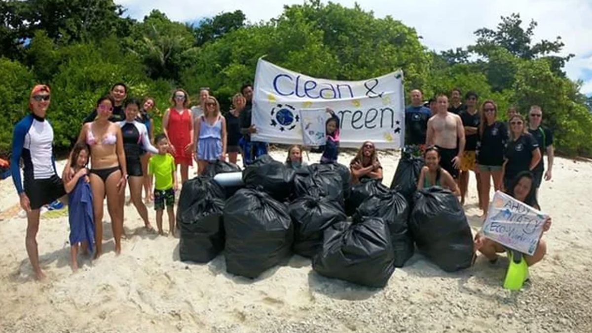 Новий челендж: люди з усього світу прибирають сміття і показують фото "до і після"