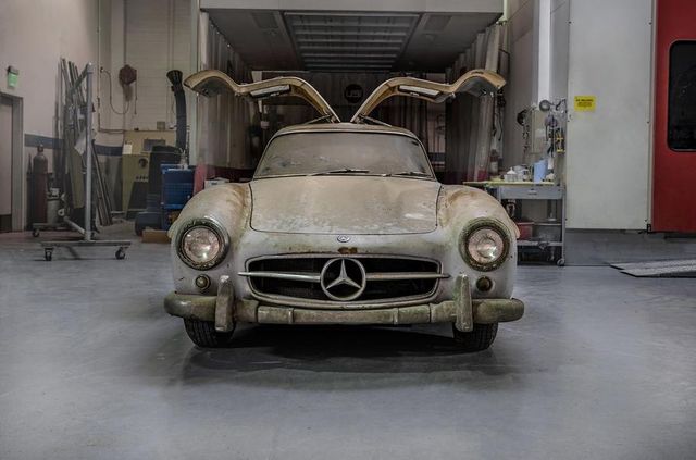 Простояв 60 років: у гаражі знайшли Mercedes-Benz 300SL Gullwing - фото 313941