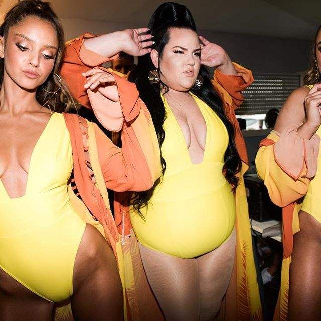 Переможниця Євробачення показала пишні форми у купальнику - фото 314234