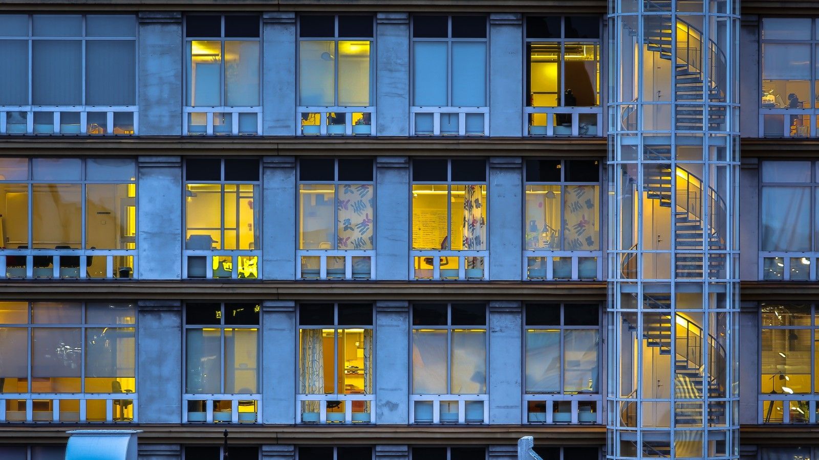 Чому в Швеції заборонені фіранки на вікнах