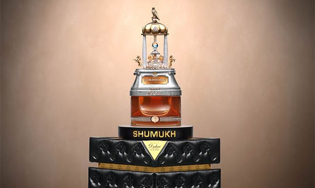 Розміри флакону парфумів вас точно вразять- фото 314332