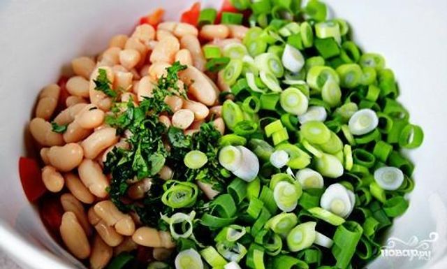 Найпростіший салат з консервованою квасолею- фото 314402