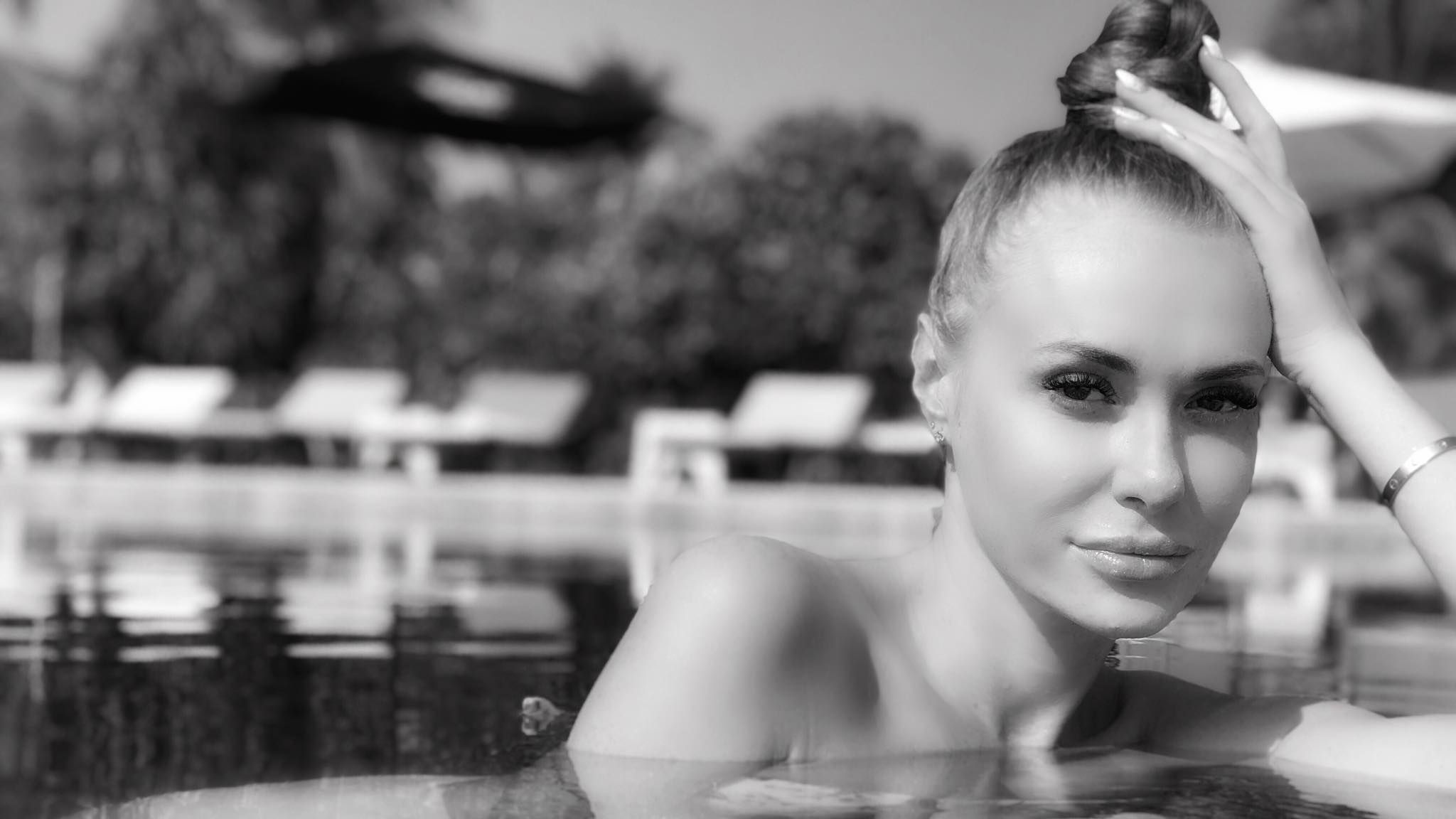 Слава Камінська у бікіні похизувалася ідеальною фігурою