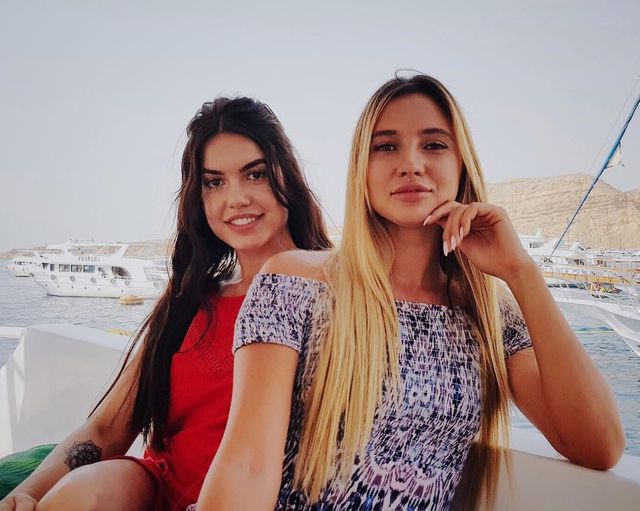 Настя та Юля на побаченні з Нікітою - фото 314669