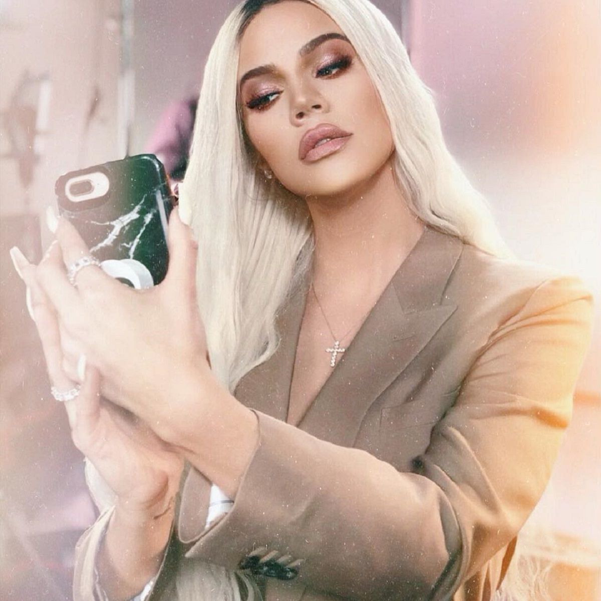 Новий тренд: зірка реаліті-шоу вдягнула сітку на голе тіло (18+)